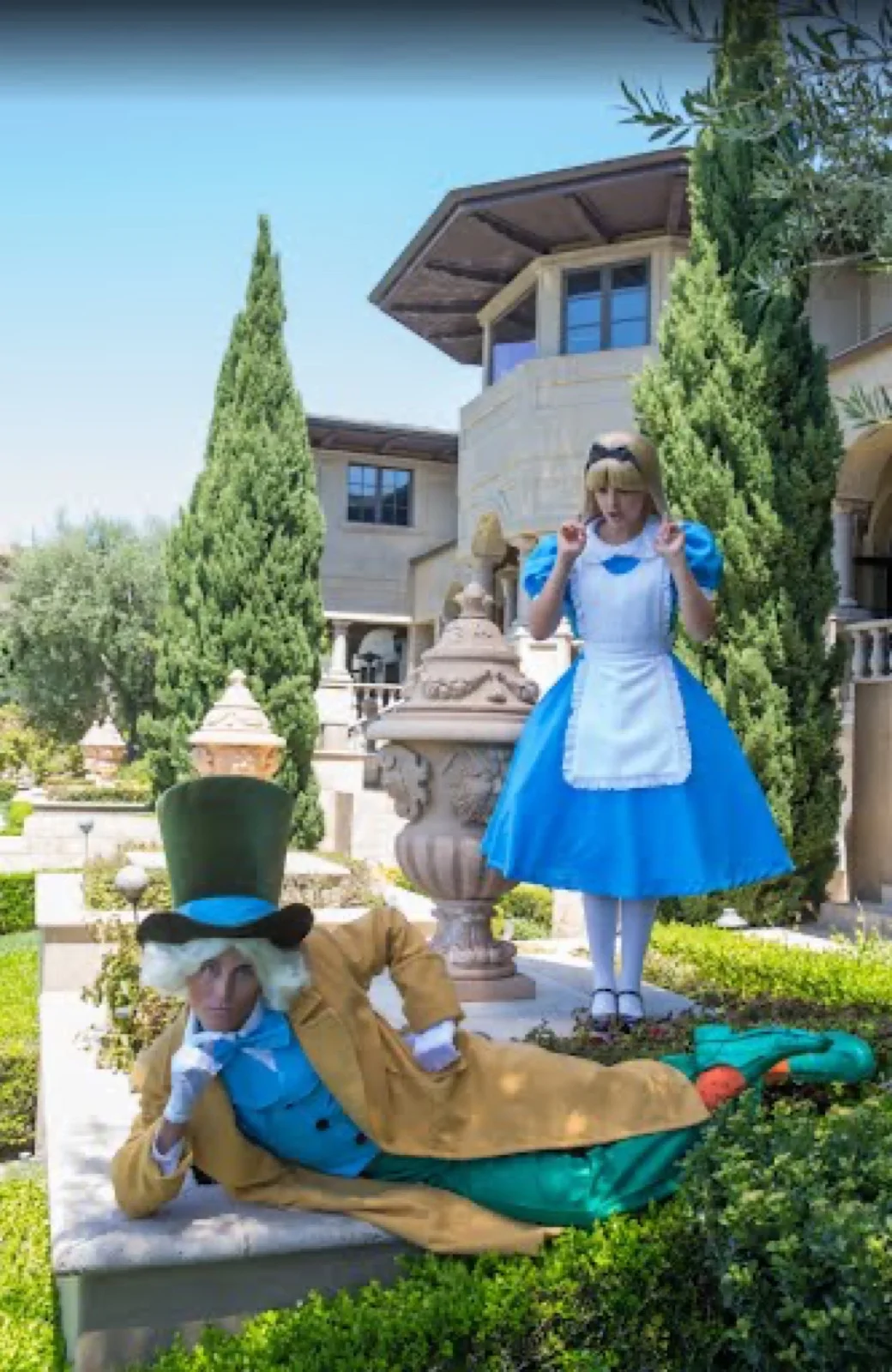 Mad Scientist – Wonderland party character in Miami